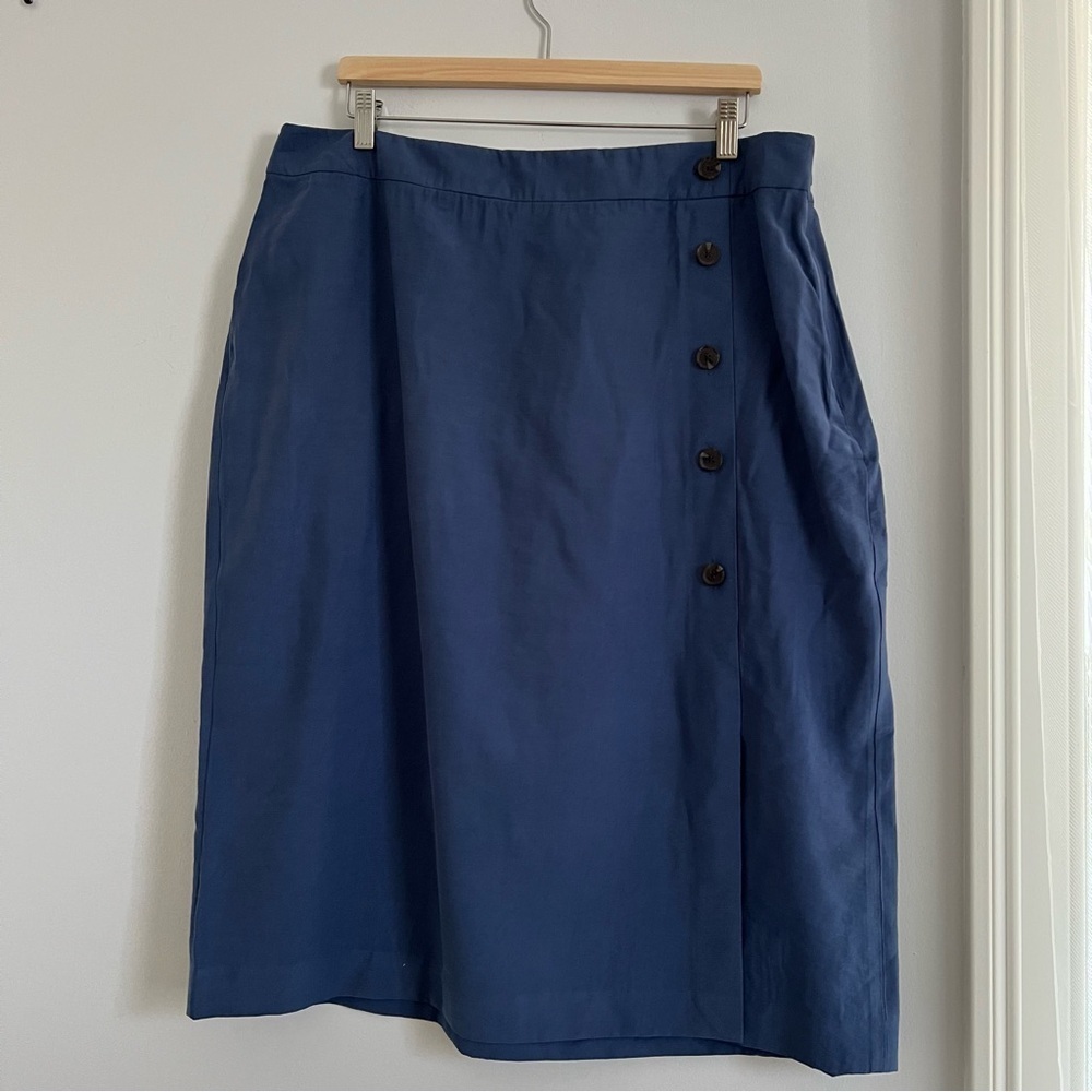 NWT Ann Taylor Navy A-Line Skirt with Button Accents